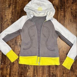 Lululemon scuba size 6